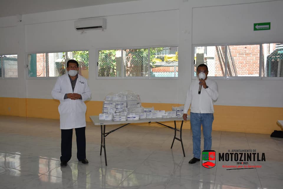 Ayuntamiento de Motozintla entrega medicamentos controlados para casos covid-19.